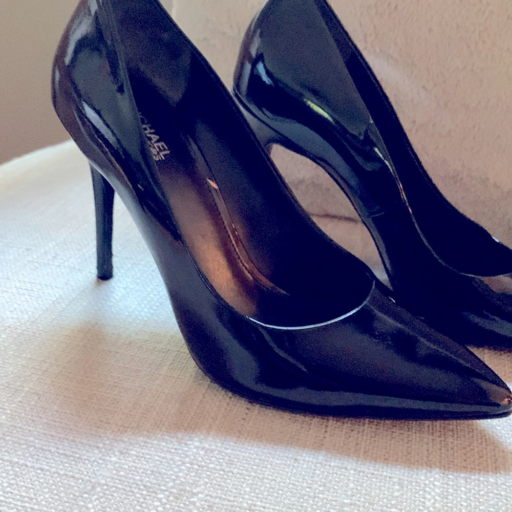 Pumps by Michael Kors